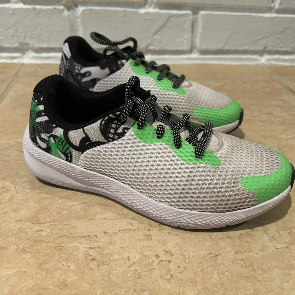Under Armour Sneakers - Kids Size 3.5